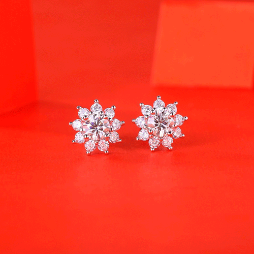 18K White Gold Flower Shape Round Diamond Stud Earrings