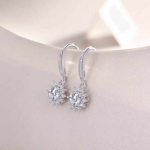 18K White Gold Flower-Shaped 0.5 Carat Round Diamond Stud Earrings (0.5 Carat Each)