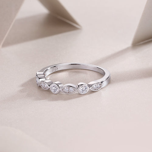 18K White Gold Gradient Diamond Eternity Ring for Women