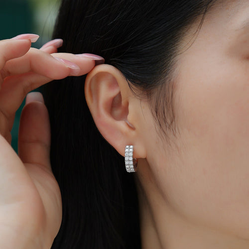 18K White Gold Earrings with 32 Pieces of 2mm Round Diamonds