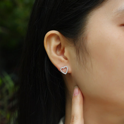 18K White Gold Heart-Shaped Stud Earrings with Diamond Accents