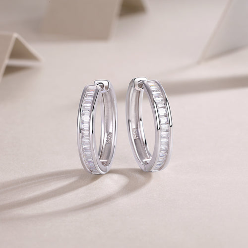 18K White Gold Earrings with 28 Princess-Cut Diamonds