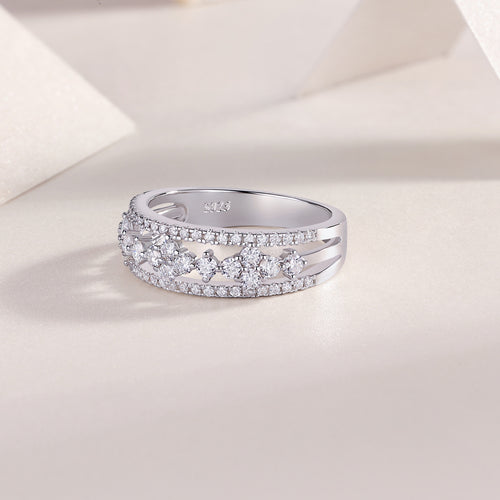 18K White Gold Hollow-Out Design Diamond Wedding Ring for Women