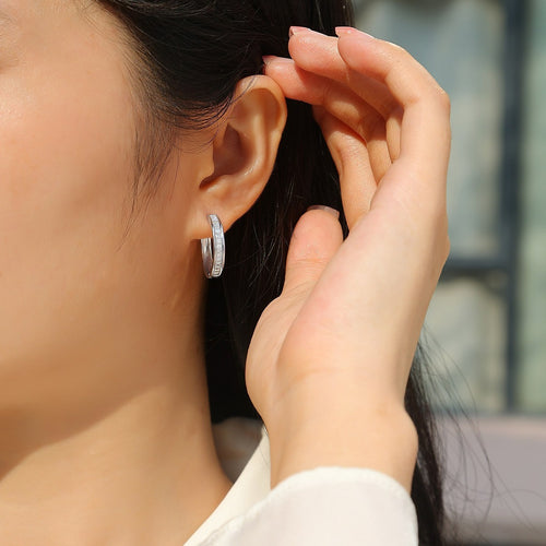 18K White Gold Earrings with 28 Princess-Cut Diamonds