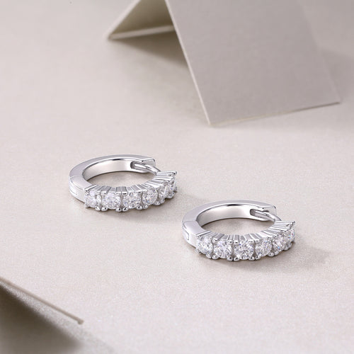 18K White Gold Earrings with 12 Round Diamonds