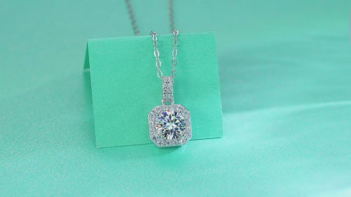 18K White Gold Shimmering Square-Shaped 1 Carat Round Diamond Pendant Necklace