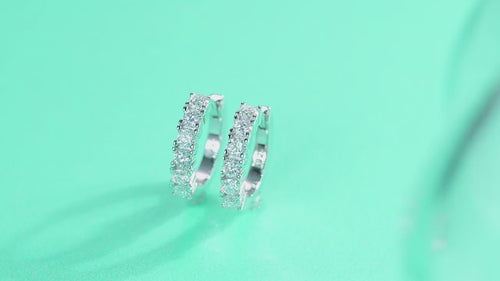 18K White Gold Earrings with 12 Round Diamonds